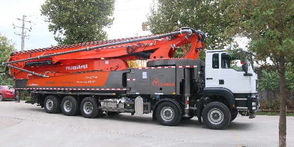 當混凝土泵車操作不當時的危害有哪些？