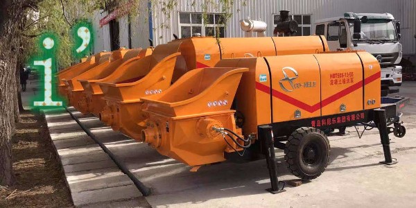 混凝土泵施工時(shí)料斗中混凝土面應(yīng)保持在攪拌軸中心線以上